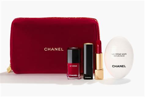 chanel beauty holiday gift set|chanel holiday gift set 2024.